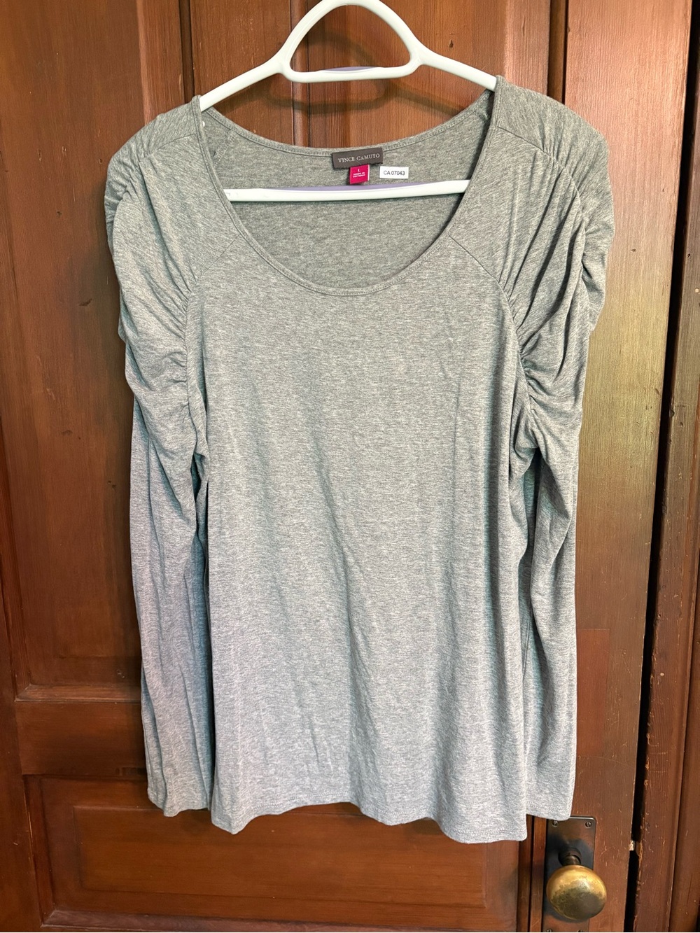 Vince Camuto  heathered Gray Ruched Long-Sleeve Scoop Neck Top - size L